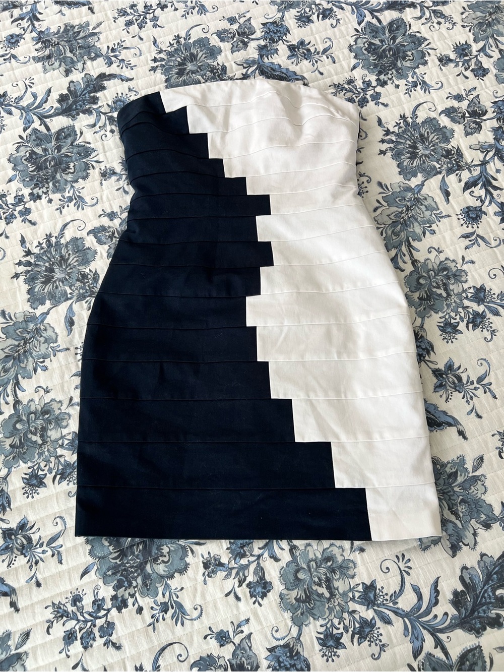 Suzi Chin Strapless Navy and White Stair Step Body Con Bandage Dress Size 6